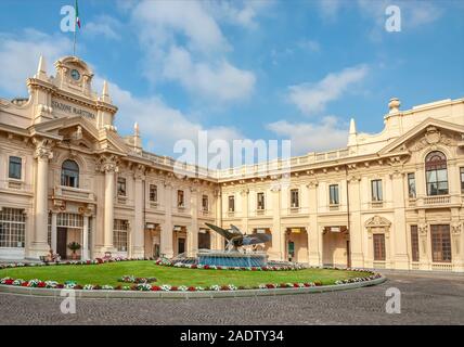 Stazione marittima de Gênes, Italie, le point d'embarquement et de débarquement le plus important pour le trafic des navires de croisière. Banque D'Images