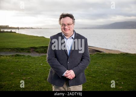 Stephen France 24, qui est l'Alliance de l'Irlande du Nord pour l'Amérique du candidat par la prochaine élection générale, le 1 décembre, à l'Holywood front de mer. M. France 24 est dans une bataille pour le siège contre la DUP's Alex Easton. Dame Sylvia Hermon a servi comme député de la circonscription entre 2001 et 2019 et choisir de ne pas effectuer à nouveau pour un autre mandat. Banque D'Images