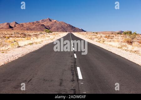 Tar Raod B1, près de Grunau, Namibie, Afrique australe, Afrique Banque D'Images