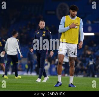 John Terry entraîneur adjoint de Aston Villa lors de la Premier League match entre Chelsea et Aston Villa à Stamford Bridge in London, UK - 4e Banque D'Images