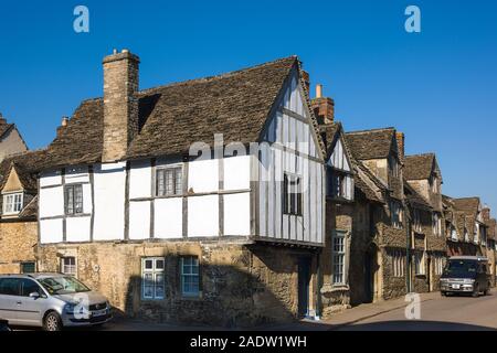 Un vieux chalet période situé au coin de la rue East dans le Wiltshire England UK Lacock Banque D'Images