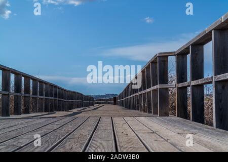 Bas vers le bas sur un trottoir à Alvor au Portugal. Banque D'Images