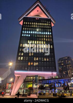 AMSTERDAM, Pays-Bas, en janvier 2019, les personnes à A'Dam tour d'observation au cours du temps le soir Banque D'Images