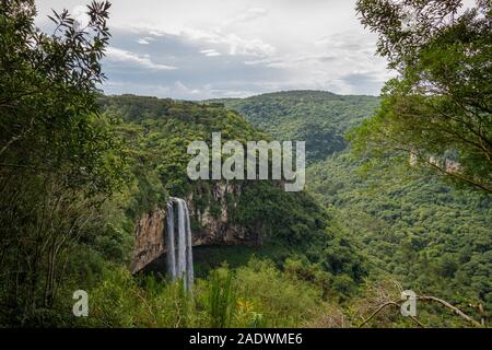 Cascade de Caracol dans la ville de Canela dans l'État Du Rio Grande do Sul dans le sud du Brésil Banque D'Images