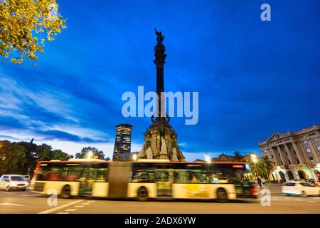 Monument de Christophe Colomb statue de Christophe Colomb (Mirador de Colom) à la Plaça de la Porta de Pau à Barcelone, Espagne, Europe Banque D'Images