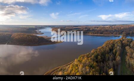 La France, l'Yonne, la Puisaye, Saint Fargeau et Moutiers en Puisaye, le lac réservoir Bourdon (vue aérienne) // France, Yonne (89), Puisaye, Saint-Fargeau et M Banque D'Images