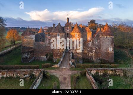 La France, l'Yonne, la Puisaye, Treigny, Château de Ratilly (vue aérienne) // France, Yonne (89), Puisaye, Treigny, château de Ratilly (vue aérienne) Banque D'Images