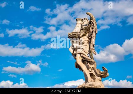 Ange à la colonne (trône) sur le Ponte Sant'Angelo, Rome, Italie Banque D'Images