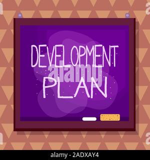 Signe texte montrant Plan de développement. Texte photo d'affaires la planification de l'élaboration d'une zone de terre de forme irrégulière asymétrique o Modèle de format Banque D'Images