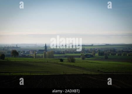 Vue sud de la piscine de la paix près de Messines, au sud d'Ypres en Belgique. La piscine est un vestige de la bataille de Messines - le plus grand cratère Banque D'Images