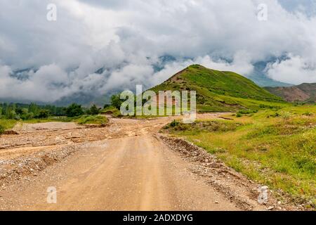 Mazor Penjikent-i Sharif une vue pittoresque du paysage sur l'apparence d'un jour de pluie Banque D'Images