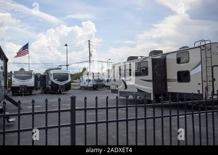 Rvs 5e roues caravanes à vendre au camping world kissimmee florida usa Banque D'Images