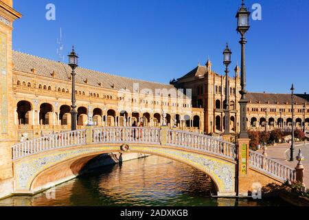 Séville, la Plaza de Espana à un après-midi ensoleillé. L'Andalousie, espagne. Banque D'Images