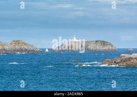 Round Island Lighthouse vu de Badplace Hill sur Bryher, Isles of Scilly Banque D'Images