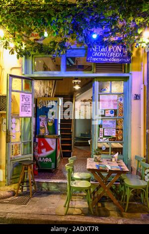 Entrée d'un restaurant dans le quartier de Ladadika populaires de Thessalonique Macédoine, la Grèce du Nord Banque D'Images