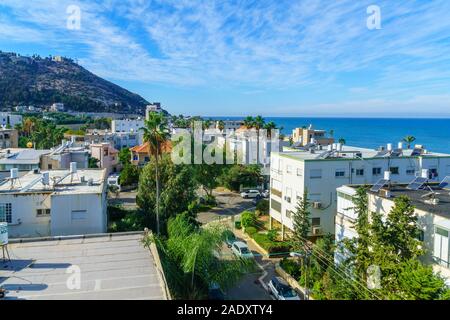 Haïfa, Israël - 30 novembre 2019 : vue sur le quartier de Bat Galim, la mer Méditerranée et le Mont Carmel, à Haïfa, Israël Banque D'Images