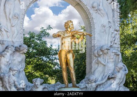 Vienne, Autriche - septembre 4, 2019 : statue de Johann Strauss à Vienne en septembre, Stadtpark Vienne, Autriche Banque D'Images