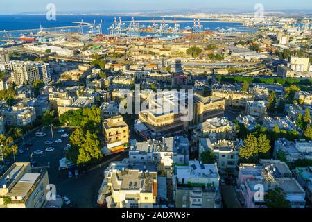 Haïfa, Israël - 30 novembre 2019 : vue sur le quartier Hadar HaCarmel, le centre-ville et du port, à Haïfa, Israël Banque D'Images