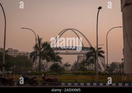 Bangla Biswa Gate, la porte d'entrée de cette cité de la joie a un restaurant qui sera l'hôte de la toute première ville restaurant suspendu vous offrant 360 degrés vi Banque D'Images