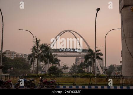 Bangla Biswa Gate, la porte d'entrée de cette cité de la joie a un restaurant qui sera l'hôte de la toute première ville restaurant suspendu vous offrant 360 degrés vi Banque D'Images