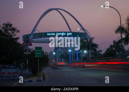 Bangla Biswa Gate, la porte d'entrée de cette cité de la joie a un restaurant qui sera l'hôte de la toute première ville restaurant suspendu vous offrant 360 degrés vi Banque D'Images