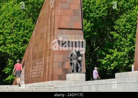 Sowjetisches Ehrenmal, parc de Treptow, Treptow, Treptow-Köpenick, Berlin, Deutschland Banque D'Images