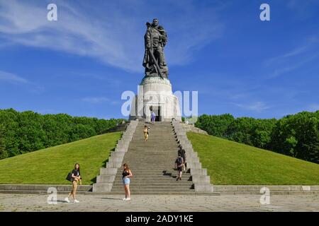 Sowjetisches Ehrenmal, parc de Treptow, Treptow, Treptow-Köpenick, Berlin, Deutschland Banque D'Images