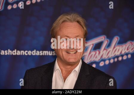 Cologne, Allemagne. 08Th Nov, 2019. L'animateur Uwe Hübner s'agit de la première visite et prélude de ' FLASHDANCE - The Musical ' Credit : Horst Galuschka/dpa/Alamy Live News Banque D'Images