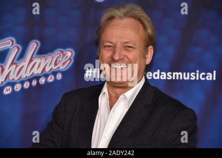 Cologne, Allemagne. 08Th Nov, 2019. L'animateur Uwe Hübner s'agit de la première visite et prélude de ' FLASHDANCE - The Musical ' Credit : Horst Galuschka/dpa/Alamy Live News Banque D'Images