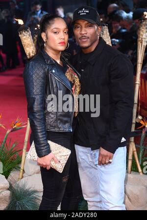 Ashley Walters (droite) et Danielle : Isaie participant à la Jumanji Le niveau suivant UK Premiere tenue à l'IAB au Waterloo, Londres. Banque D'Images