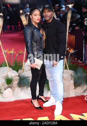 Ashley Walters (droite) et Danielle : Isaie participant à la Jumanji Le niveau suivant UK Premiere tenue à l'IAB au Waterloo, Londres. Banque D'Images