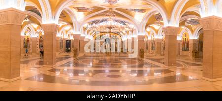 Belgrade, Serbie - août 10, 2019 : vue intérieure de la cathédrale de Saint Sava de fresques sur mur. Cette cathédrale est une des plus grandes de la cathédrale orthodoxe Banque D'Images
