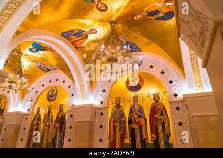 Belgrade, Serbie - août 10, 2019 : vue intérieure de la cathédrale de Saint Sava de fresques sur mur. Cette cathédrale est une des plus grandes de la cathédrale orthodoxe Banque D'Images