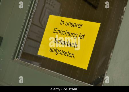 Warnschild Scharlach, Lietzensee-Grundschule Witzlebenstraße,,, Charlottenburg, Berlin, Deutschland Banque D'Images