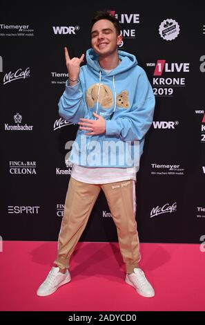 Cologne, Allemagne. Le 05 mai 2019. Le musicien Mike Singer vient à la Jahrhunderthalle, pour l'attribution du 1Live Krone 2019. Credit : Henning Kaiser/dpa/Alamy Live News Banque D'Images