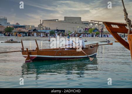 Doha-Qatar, Décembre 3,2019 : Dhow traditionnel Katara Katara cultural village Festival à Doha, Qatar,,. Banque D'Images