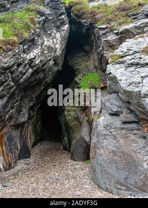 Entrée de Uamh Shiorruidh (Grotte sans fin), la baie, l'île de Kiloran Colonsay, Ecosse, Royaume-Uni. Banque D'Images