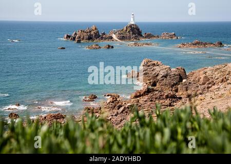 Étés ensoleillés journée à La Corbiere lighthouse, Jersey, Channel Islands Banque D'Images