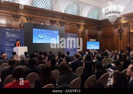 Londres, Royaume-Uni. 5 déc, 2019. Photo prise le 5 décembre 2019, indique le Beijing Financial Street London Forum 2019 à Londres, Grande-Bretagne. Beijing Financial Street et de la City de Londres sont à la recherche d'avoir davantage de partenariats dans l'innovation du secteur des services financiers à saisir les opportunités de la poursuite de l'ouverture et le développement de nouvelles technologies. Crédit : Ray Tang/Xinhua/Alamy Live News Banque D'Images