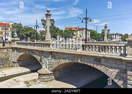 SOFIA, BULGARIE - 31 MAI 2018 : vue panoramique du pont au-dessus du Lion rivière Vladaya, Sofia, Bulgarie Banque D'Images