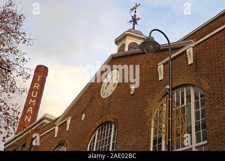 Portes de la brasserie Truman et cheminée de brasserie, ancienne maison de brewhouse, Brick Lane, East End, Londres, Angleterre, Royaume-Uni, E1 6QR Banque D'Images