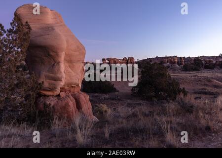 Devil's Garden juste après le coucher du soleil à Grand Staircase Escalante National Monument dans l'Utah. Banque D'Images