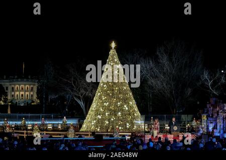 Washington, United States. Le 05 mai 2019. Le Président américain Donald Trump prend la parole à l'illumination de l'arbre de Noël National 2019 Cérémonie au Parc du Président près de la Maison Blanche le 5 décembre 2019 à Washington, DC. Photo par Alex Wroblewski/UPI UPI : Crédit/Alamy Live News Banque D'Images