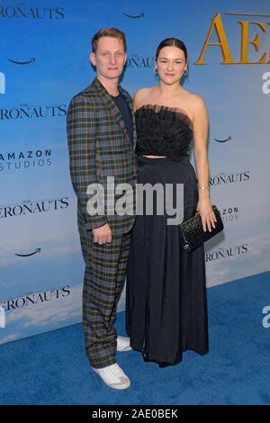 NEW YORK, NY - 04 DÉCEMBRE : Tom Harper et Georgina Harper assistera à l'aéronautes l' New York en première mondiale au Théâtre SVA sur Décembre 04, 2019 à New York : Banque D'Images