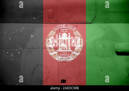 Drapeau Afghanistan représentés sur la partie latérale de l'hélicoptère blindé militaire close up. Des avions des forces de l'armée de l'arrière-plan conceptuel Banque D'Images