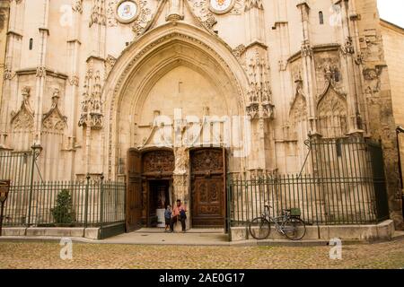 Eglise Basilique Saint Pierre en Avignon France Banque D'Images