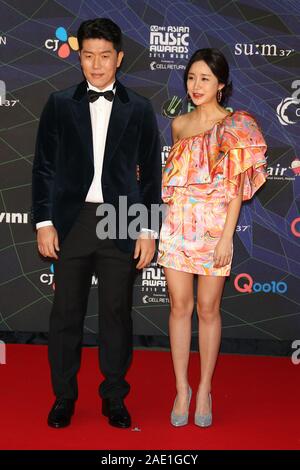 Byung-Hyun Kim Yoon et Ji-Ni, Dec 04, 2019 : Kim Byung-hyun, Yoon Ji-ni, 2019 Mnet Asian Music Awards (MAMA) à Nagoya, au Japon le 4 décembre 2019. Credit : Pasya/AFLO/Alamy Live News Banque D'Images