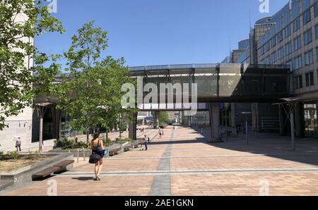 Bruxelles, Belgique, juin 2019, des immeubles modernes et des immeubles de bureaux sur l'esplanade du Parlement européen dans le quartier européen en Belgique, Europe Banque D'Images