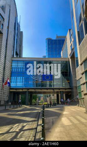 Bruxelles, Belgique, juin 2019, bâtiment moderne du Parlement européen et des immeubles de bureaux dans le quartier européen en Belgique, Europe Banque D'Images