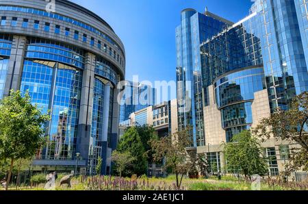 Bruxelles, Belgique, juin 2019, bâtiment moderne du Parlement européen et des immeubles de bureaux dans le quartier européen en Belgique, Europe Banque D'Images